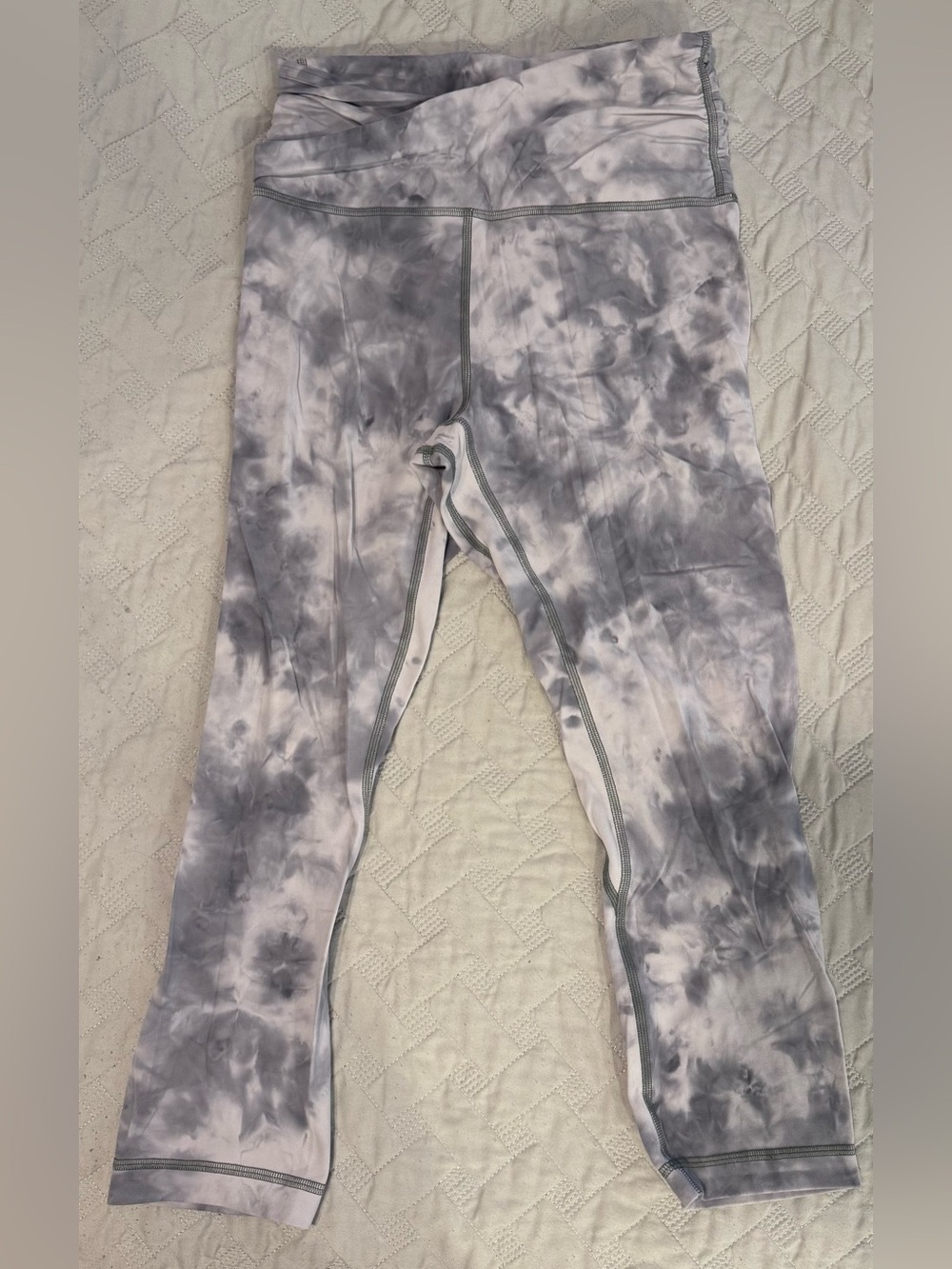 Lululemon align cross-waist crop 21” size 6